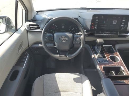Used 2022 Toyota Sienna LE image 14