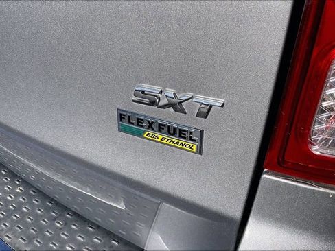 Used 2016 Dodge Grand Caravan SXT w/ Rear Park Assist Package image 33