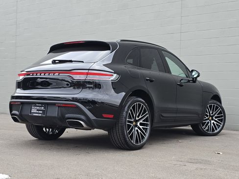 Certified 2025 Porsche Macan image 9