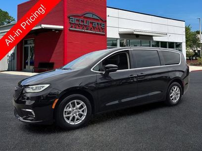Used 2024 Chrysler Pacifica Touring-L