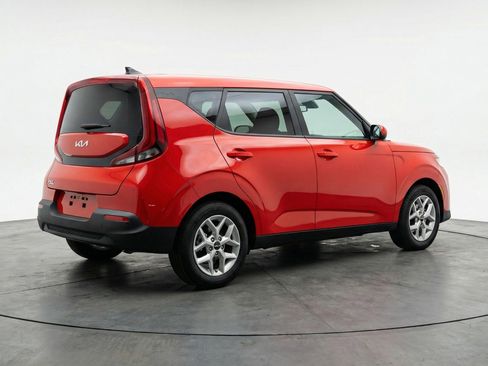 Used 2025 Kia Soul LX w/ LX Technology Package image 9