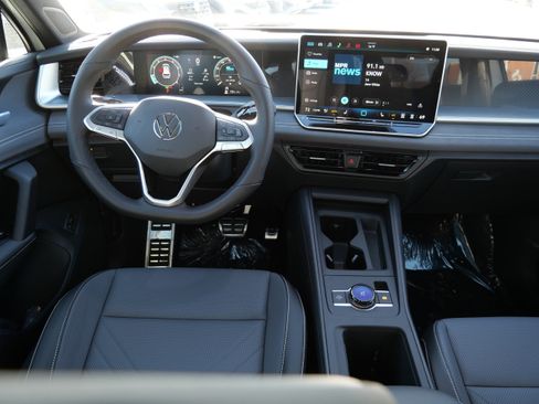 New 2026 Volkswagen Tiguan SE R-Line image 9