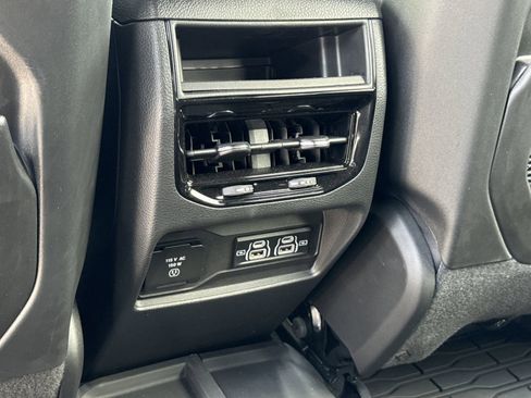 Used 2024 Jeep Grand Cherokee Laredo X w/ Luxury Tech Group I AWD/4WD image 11