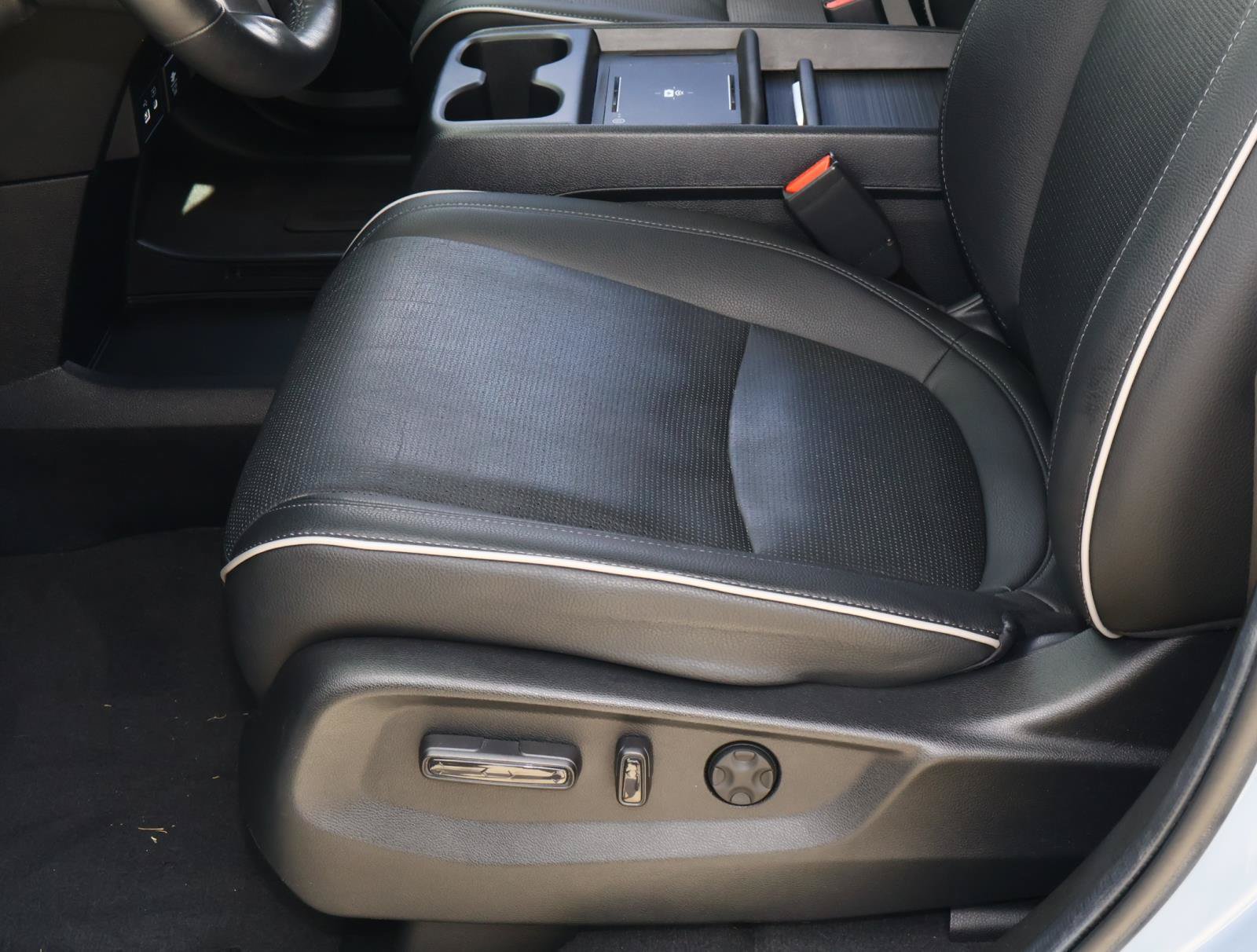 Used 2025 Honda Odyssey Elite image 15