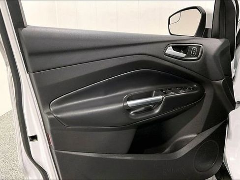 Used 2018 Ford Escape SE image 21