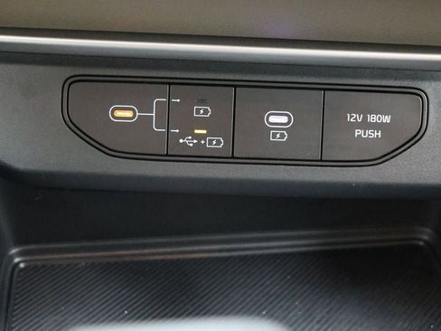 Used 2025 Kia Carnival FWD image 26