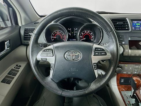 Used 2011 Toyota Highlander Limited w/ Tow Pkg AWD/4WD image 11