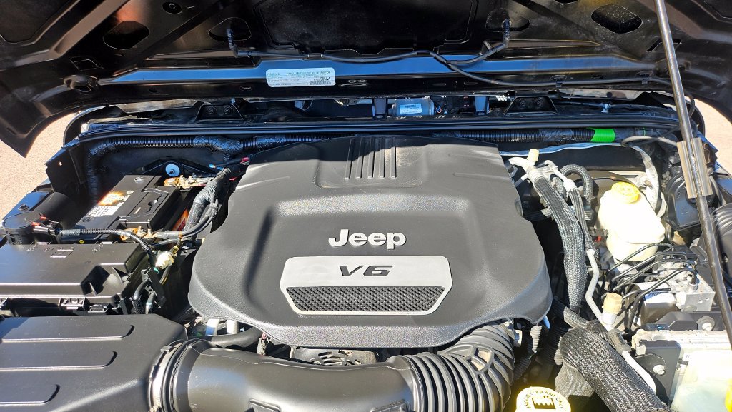 Used 2016 Jeep Wrangler Sport w/ Connectivity Group AWD/4WD image 36