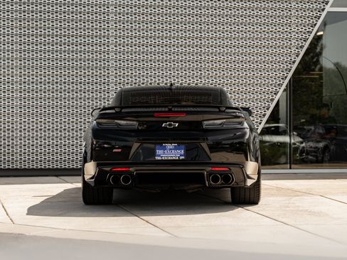 Used 2017 Chevrolet Camaro SS RWD image 31