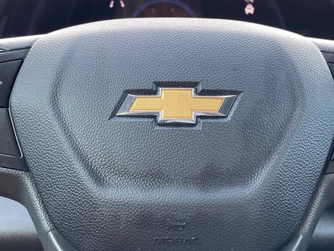 Used 2025 Chevrolet Trax LT FWD image 18