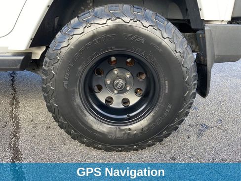 Used 2017 Jeep Wrangler Unlimited Sahara w/ Connectivity Group image 15