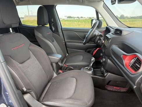 Used 2023 Jeep Renegade Trailhawk AWD/4WD image 13