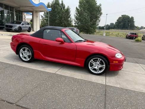 Used 2005 MAZDA MX-5 Miata w/ Convenience Pkg RWD image 3