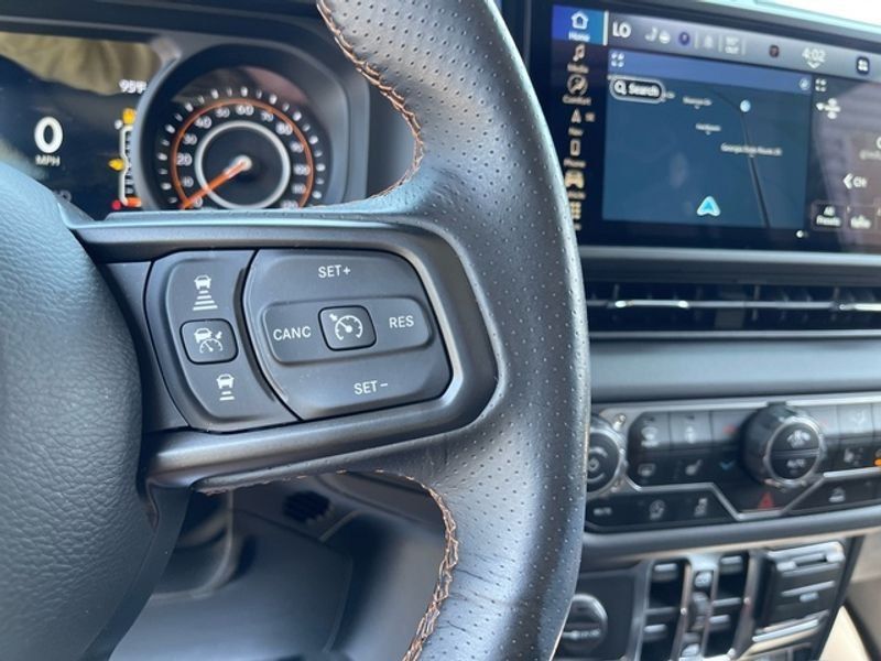 Used 2024 Jeep Gladiator Mojave w/ Technology Group AWD/4WD image 26