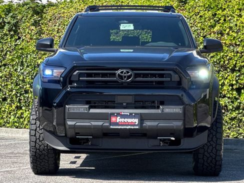 New 2026 Toyota 4Runner SR5 AWD/4WD image 9