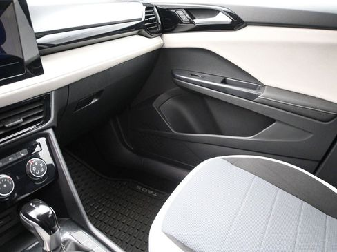 Certified 2025 Volkswagen Taos S AWD/4WD image 5