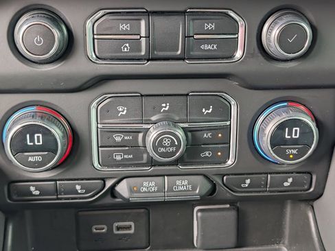 Used 2023 Chevrolet Suburban Z71 w/ Luxury Package AWD/4WD image 61