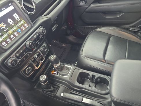 Used 2021 Jeep Wrangler Unlimited Sahara image 24