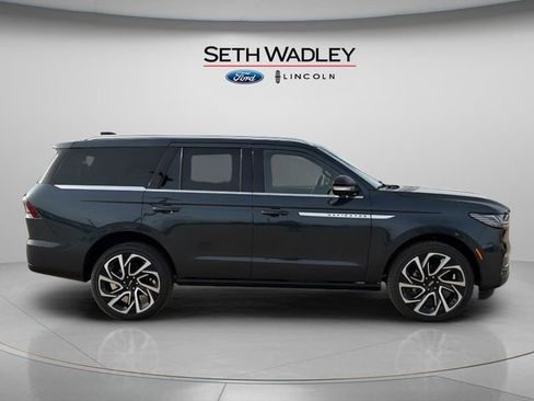 New 2026 Lincoln Navigator Reserve image 8