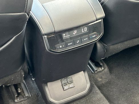 Used 2024 Toyota Highlander XLE image 42