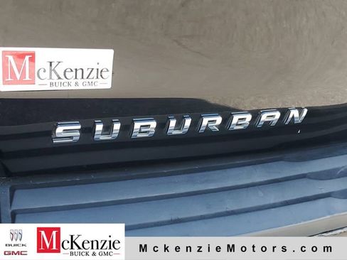 Used 2016 Chevrolet Suburban LT RWD image 31