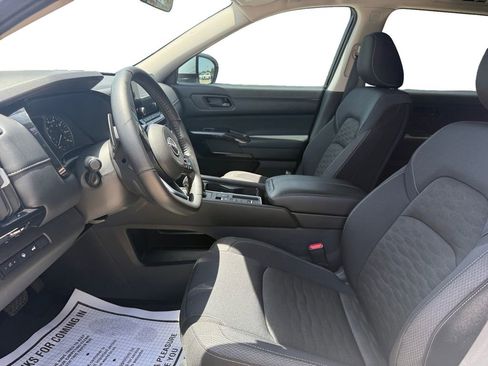 Used 2025 Nissan Pathfinder SV FWD image 10