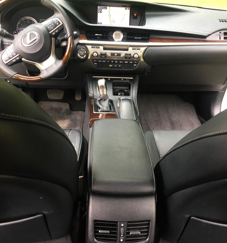 Used 2016 Lexus ES 350 w/ Luxury Package w/Wood Trim FWD image 21