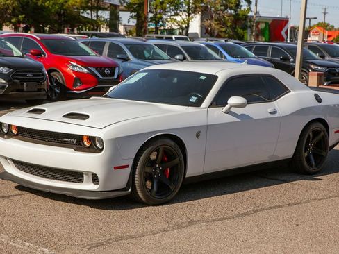 Used 2020 Dodge Challenger SRT Hellcat w/ Plus Package RWD image 9
