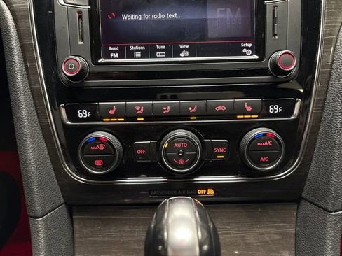 Used 2016 Volkswagen Passat 1.8T SEL Premium image 39