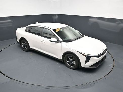 Used 2025 Kia K4 LXS image 33