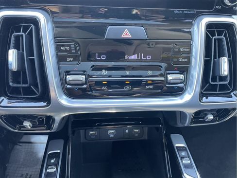Used 2023 Kia Sorento SX AWD/4WD image 30
