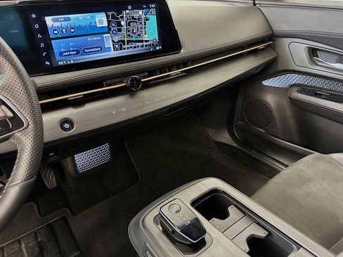 Used 2024 Nissan Ariya AWD image 26