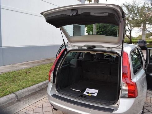 Used 2011 Volvo V50 T5 image 76