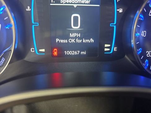 Used 2017 Chrysler Pacifica Touring FWD image 9