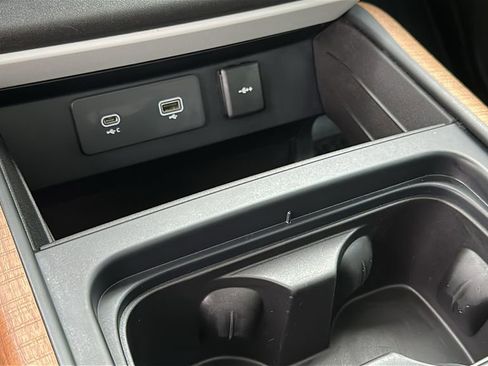 Certified 2023 Land Rover Defender 110 SE image 22