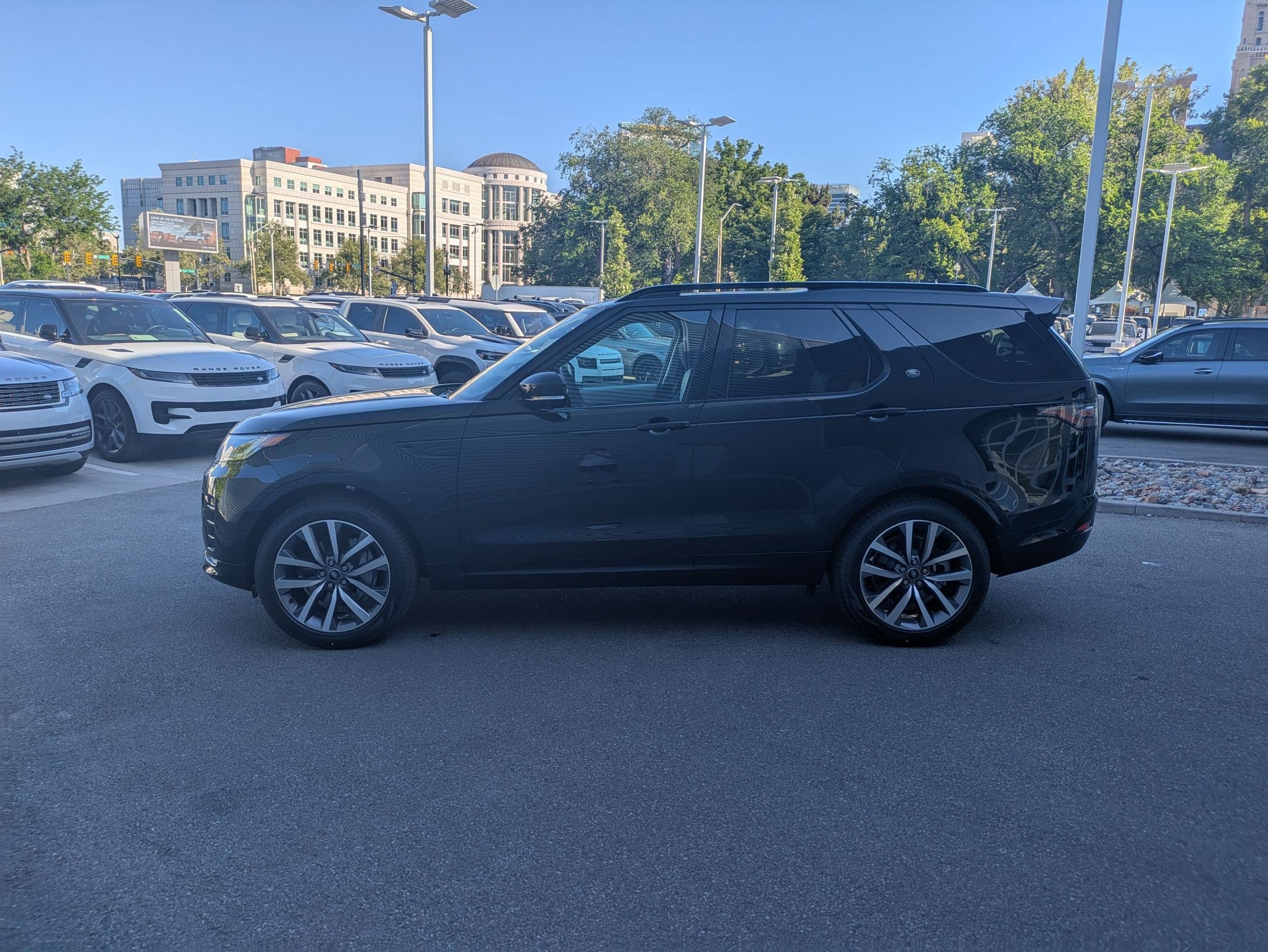New 2026 Land Rover Discovery Dynamic SE AWD/4WD image 8