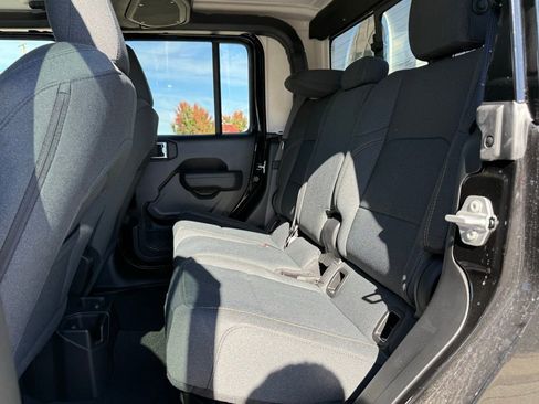 New 2025 Jeep Gladiator Sport image 27