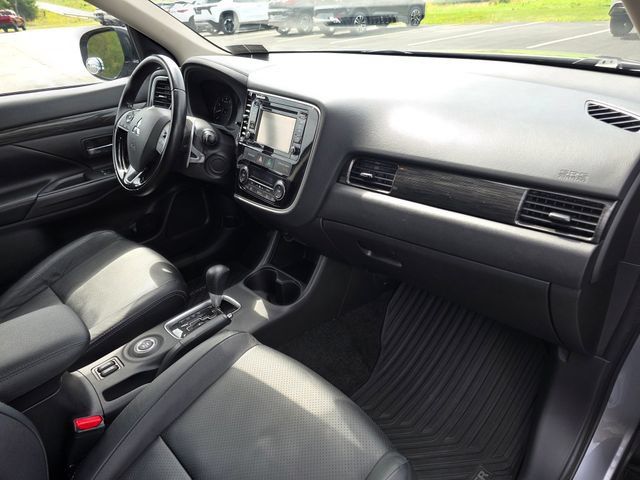 Used 2016 Mitsubishi Outlander GT AWD/4WD image 28