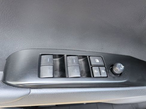 Used 2025 Toyota Camry SE image 14