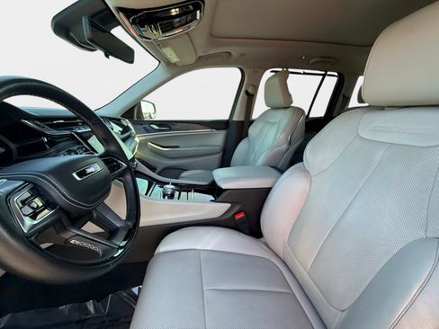 Used 2023 Jeep Grand Cherokee Overland w/ Adv Protech Group III image 23