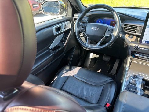 Used 2020 Ford Explorer Platinum w/ Premium Technology Package AWD/4WD image 13