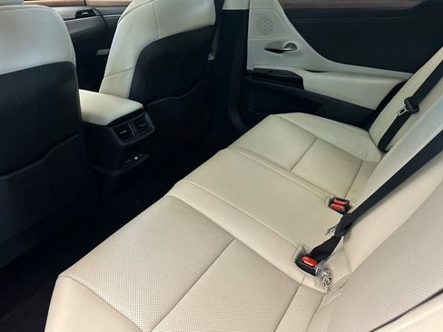 Certified 2025 Lexus ES 300h w/ Premium Package FWD image 12