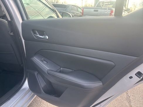 Used 2022 Nissan Altima 2.5 SV image 14