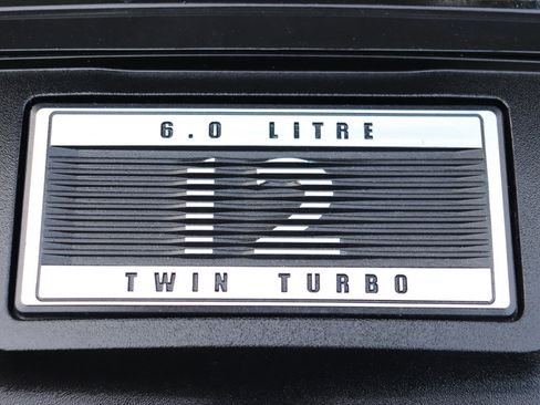 Used 2017 Bentley Bentayga image 64