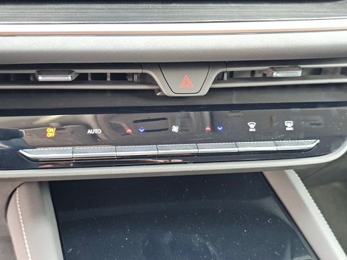 Used 2025 Buick Envision Sport Touring image 32