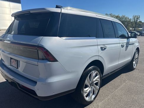 New 2025 Lincoln Navigator Reserve image 8