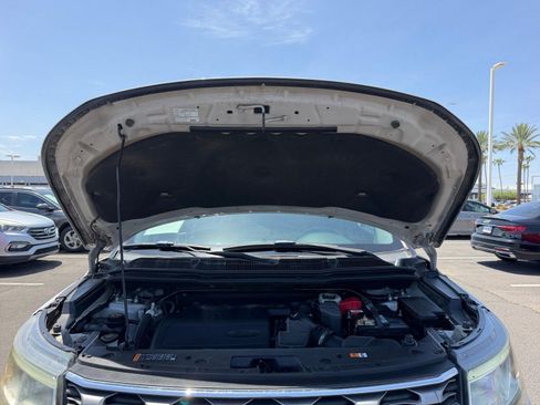 Used 2017 Ford Explorer XLT w/ Equipment Group 202A FWD image 22