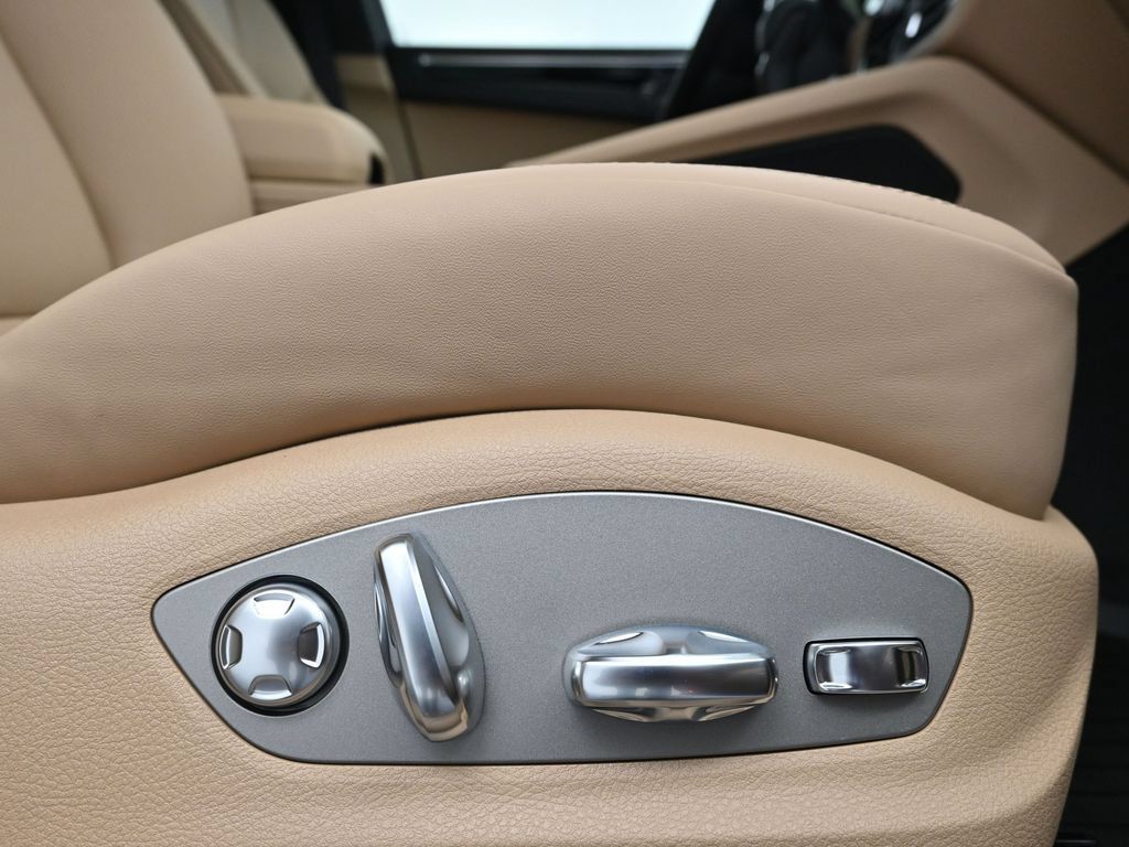 Certified 2026 Porsche Macan AWD/4WD image 15