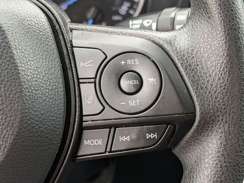 Used 2022 Toyota RAV4 XLE AWD/4WD image 19