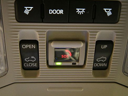 Used 2025 Toyota RAV4 XLE image 18